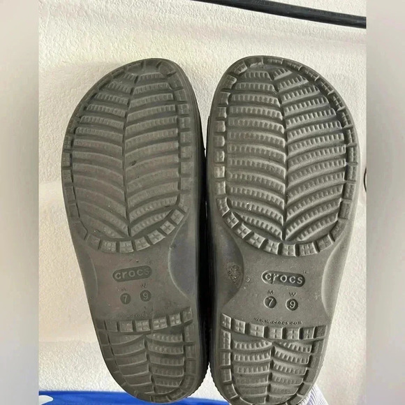 Crocs Adult Classic Sandal with charms size 9 - Picture 5 of 5